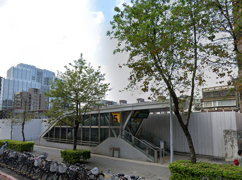 捷運台北小巨蛋6分鐘|龍城公有市場|民生國小