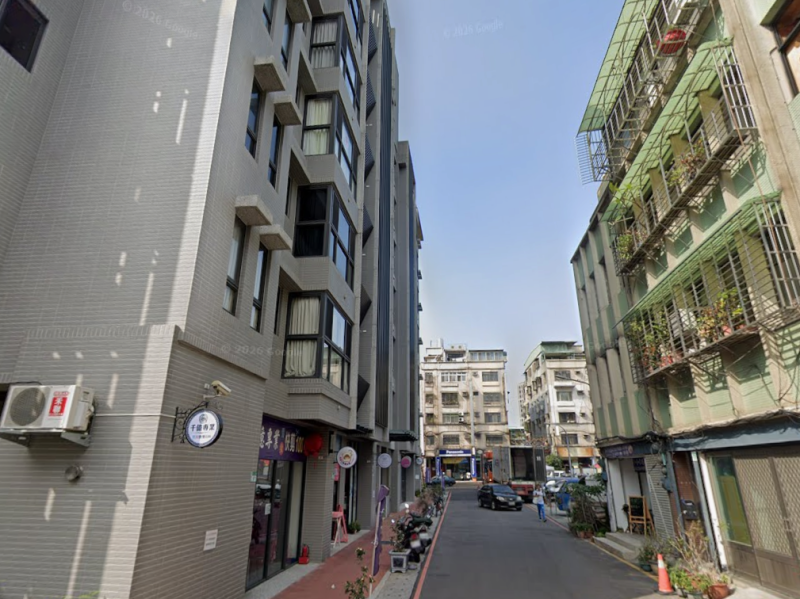 【８年新 】國光商圈 邊間３房車｜新板特區六鐵共構