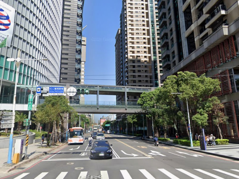 【新板特區中心】豪宅４車位｜鄰 板橋遠百、新北市府