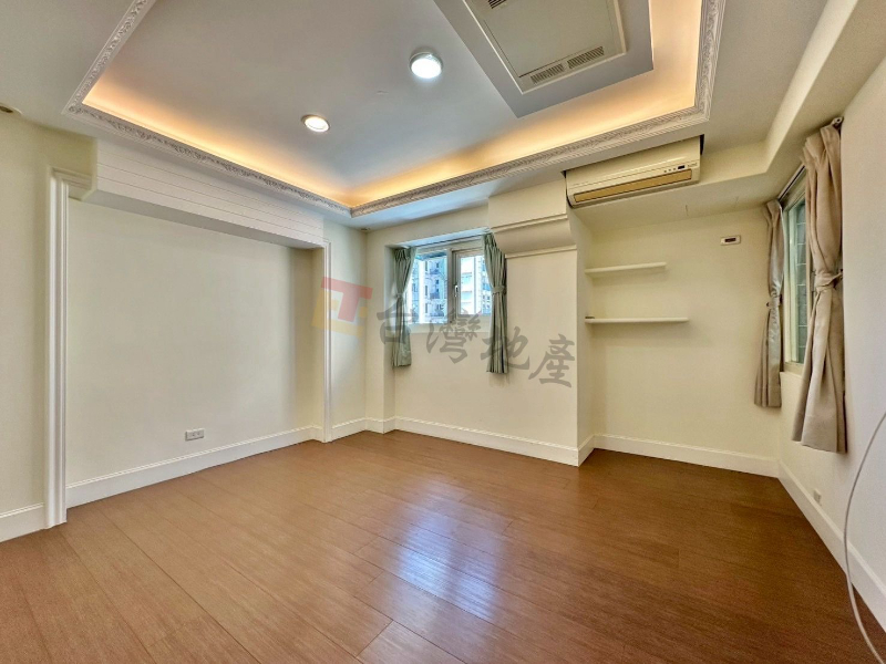 A09忠孝復興電梯華廈邊間大四房*