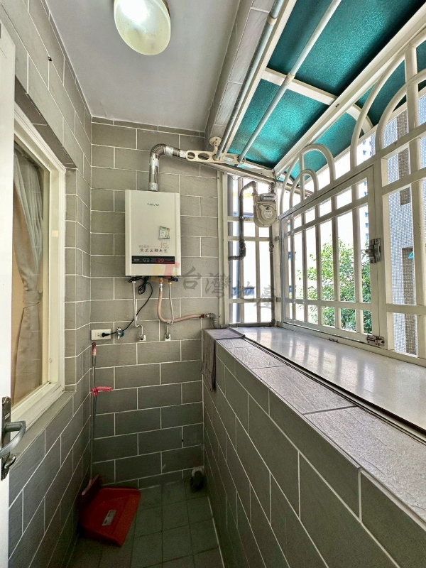 A09忠孝復興電梯華廈邊間大四房*