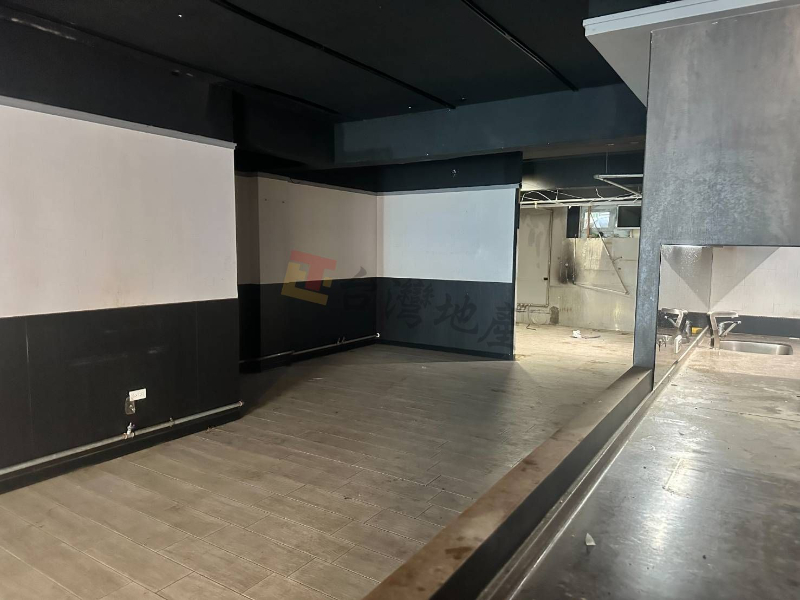 P01店配 大使用空間大面寬店面