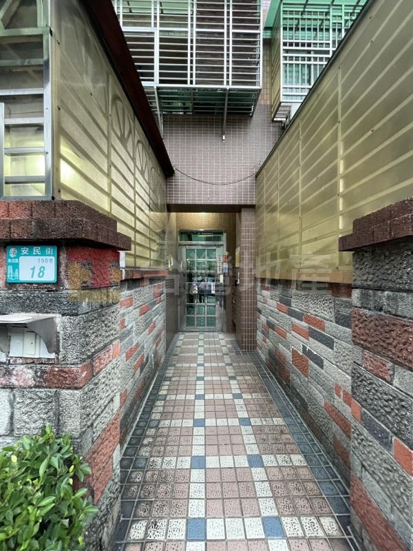 P08 新店安民輕軌華廈3+1房*