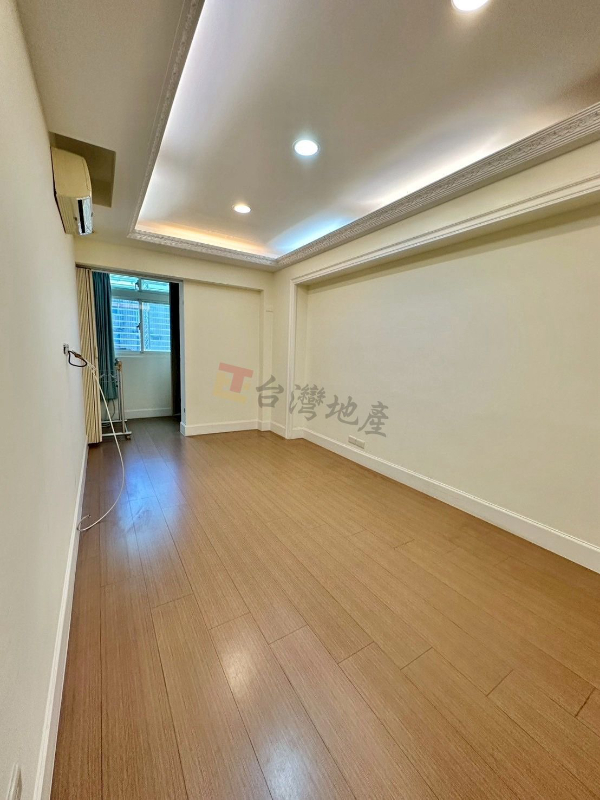 A09忠孝復興電梯華廈邊間大四房*