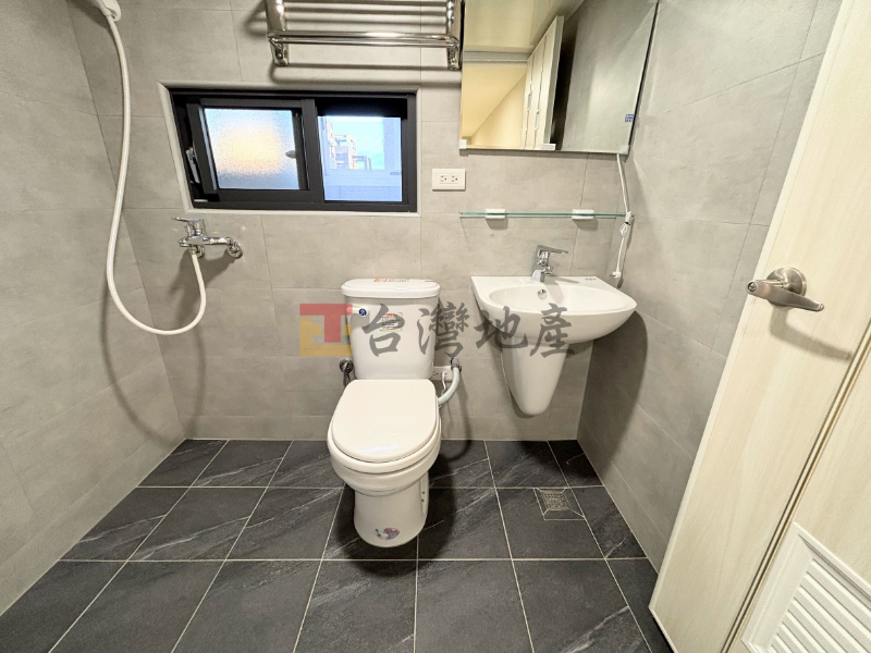 L16 永安市場對面電梯樓中樓*