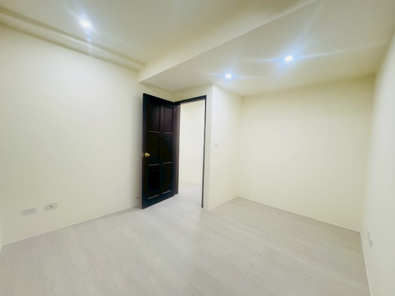 M61藝文邊間二房車*