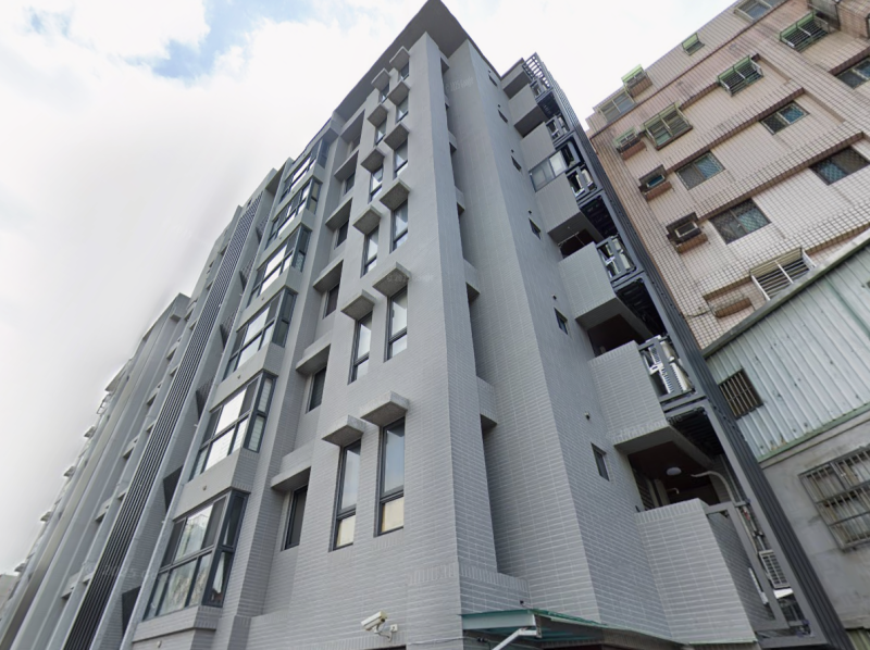 【８年新 】國光商圈 邊間３房車｜新板特區六鐵共構